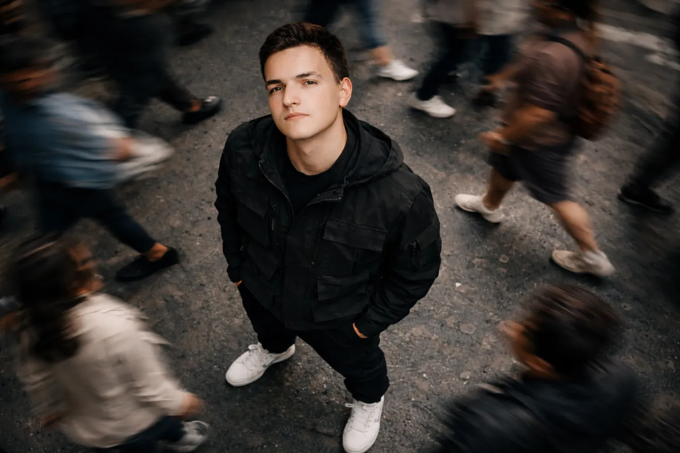 AI Editorial Fashion Portrait Prompt | Cinematic Magazine Cover Photo , ai portrait prompt, editorial fashion photo, cinematic portrait, magazine cover ai, ai headshot, realistic photo prompt, fashion photography ai, motion blur street portrait, hyper realistic portrait, viral ai photo prompt