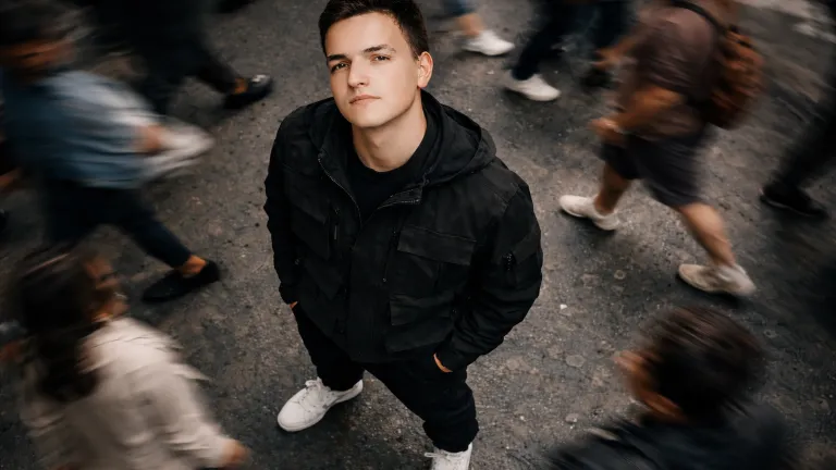 AI Editorial Fashion Portrait Prompt Cinematic Magazine Cover Photo AI Editorial Fashion Portrait Prompt Cinematic Magazine Cover Photo