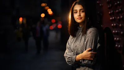 Night Flash Cinematic Portrait Prompt – Dramatic Glow AI Photo Effect