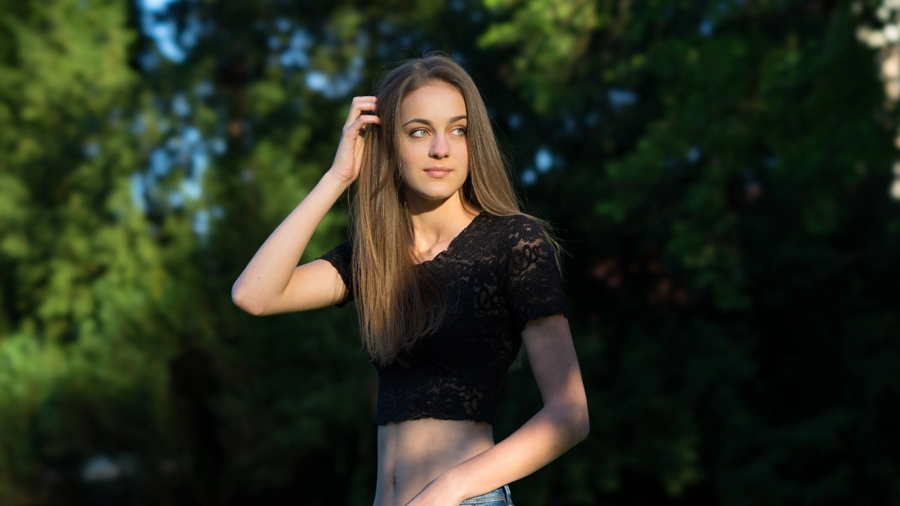 High-End Influencer Portrait AI Prompt | Flawless Skin, 4K Clarity & Glow - Before