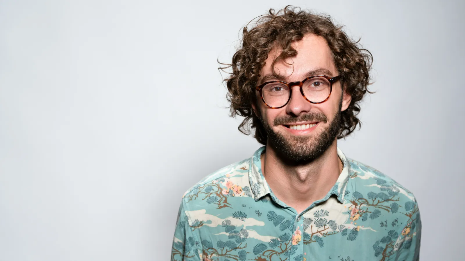 Viral Voxel AI Art: How to Create Handcrafted 3D Stop-Motion Caricatures in 2026 , Voxel Art AI, 3D Character Portrait, Stop Motion Aesthetic, Handcrafted Digital Art, Post-Impressionist Background, Voxel Caricature, 2026 Viral AI Design, Tactile Texture Rendering, Low Poly 3D Art, AI Image Prompting Trends, CGI Sculpture, Voxel Avatar