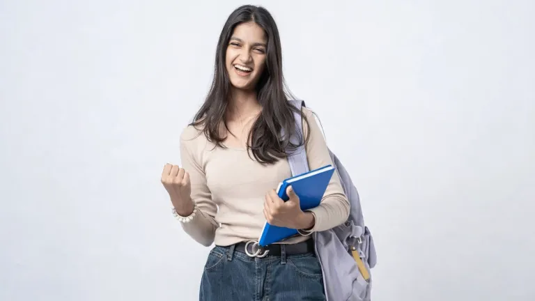 Realistic Mirror Selfie AI Prompt (Indian Saree Girl) – Ultra Real Image Guide , realistic mirror selfie prompt, AI image prompt Indian girl, saree AI photo prompt, realistic AI photography prompt, midjourney mirror selfie prompt, stable diffusion Indian woman prompt, candid selfie AI prompt